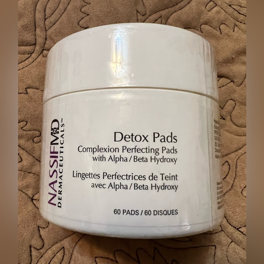 Nassif MD Detox Pads complexion perfecting pads with Alpha/Beta Hydroxy 60 pads